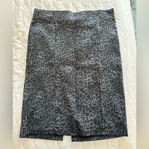 89th & Madison Gray and Black Chetah Print Pencil Skirt, Size M
